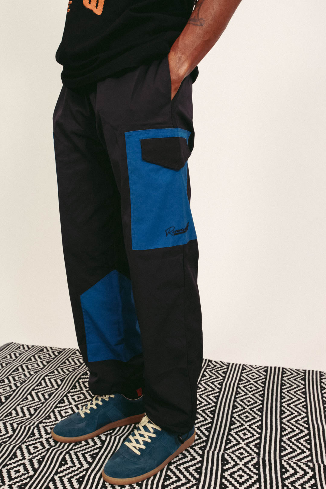 RIVER CARGO VERSION 002 (BLACK/BLUE)