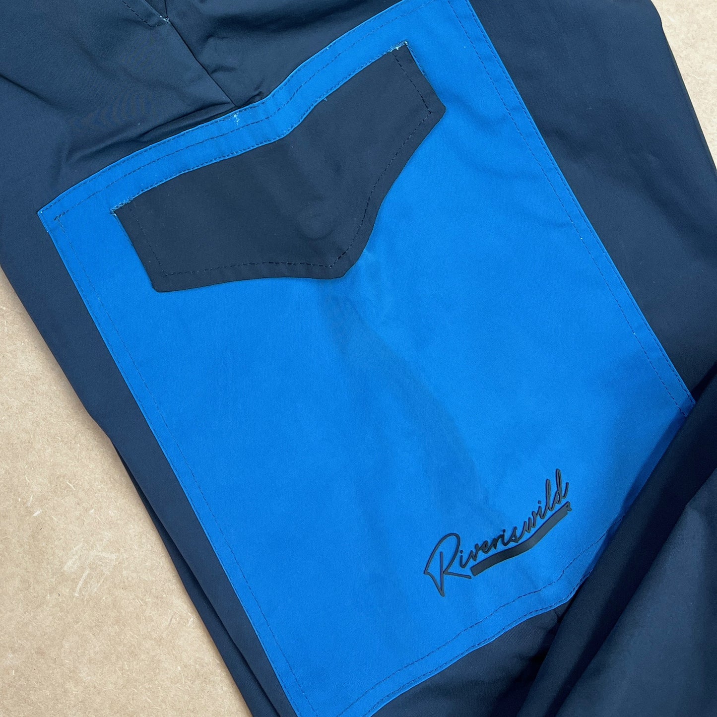 RIVER CARGO VERSION 002 (BLACK/BLUE)